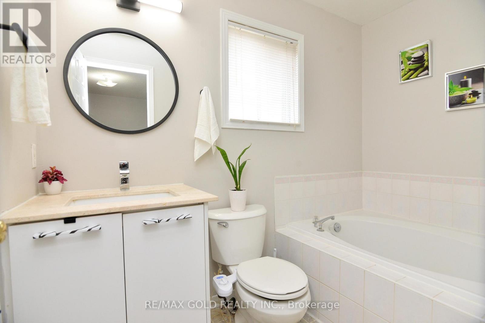 37 Prairie Rose Circle, Brampton, Ontario  L6R 1R6 - Photo 23 - W12481688