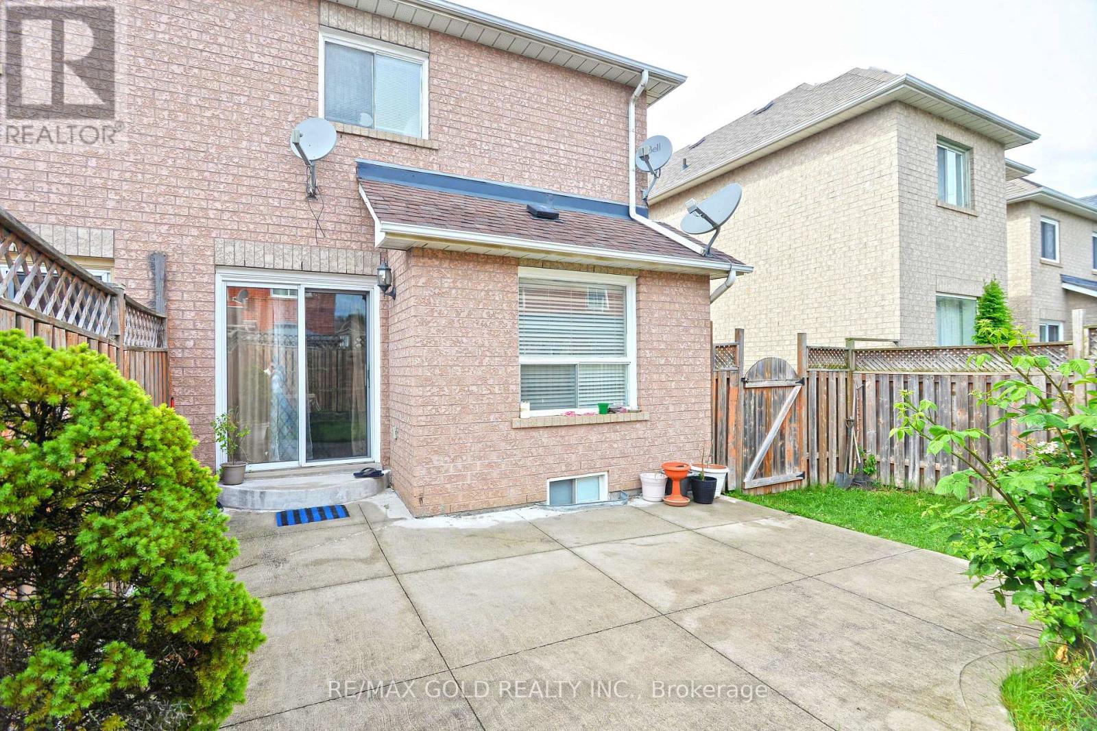 37 Prairie Rose Circle, Brampton, Ontario  L6R 1R6 - Photo 42 - W12481688