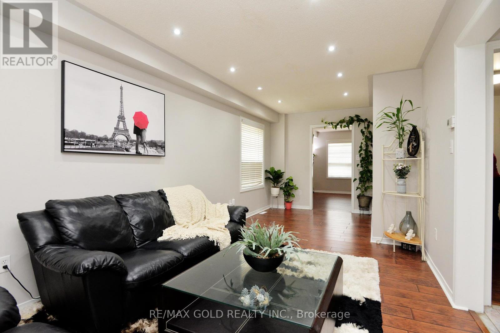 37 Prairie Rose Circle, Brampton, Ontario  L6R 1R6 - Photo 7 - W12481688