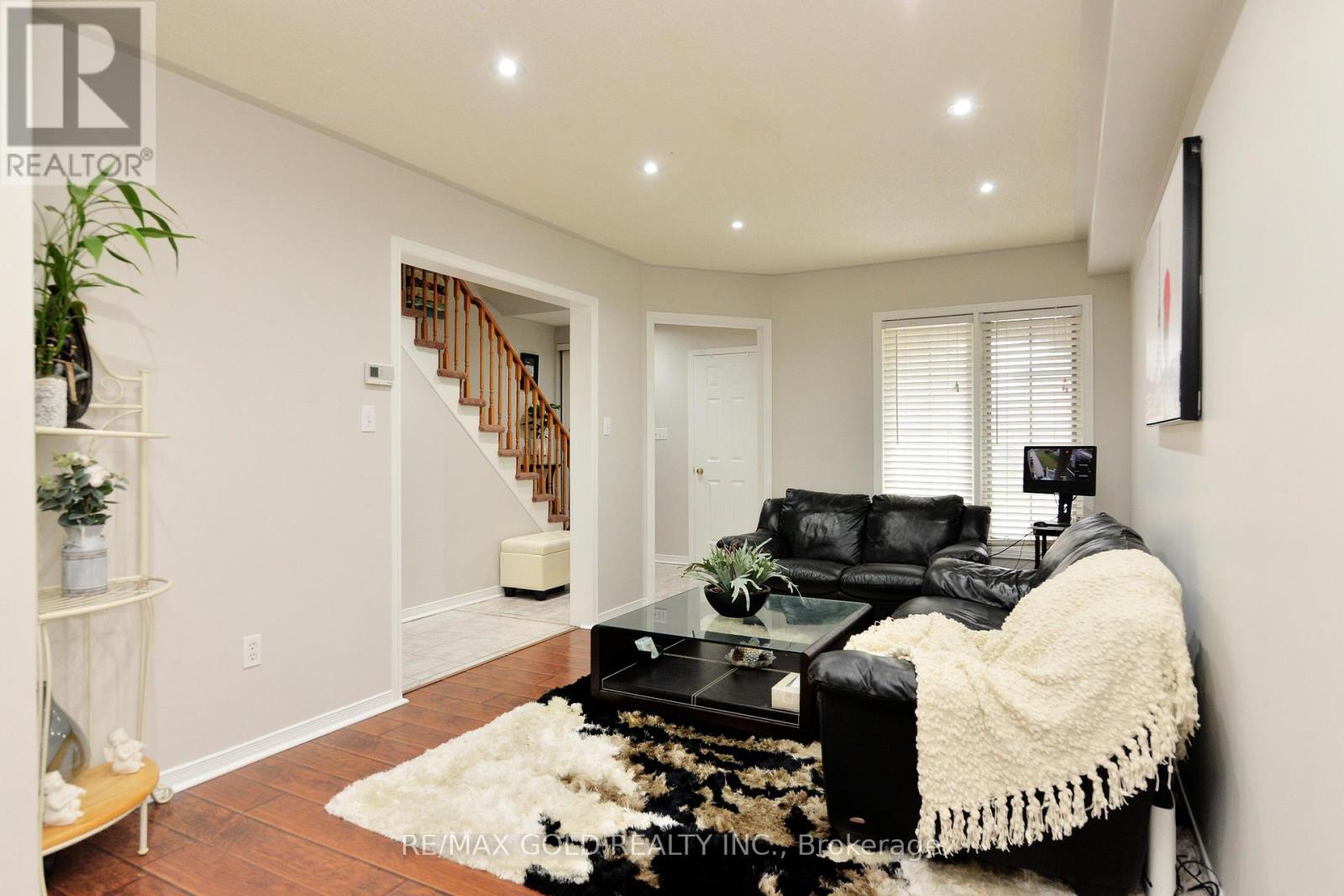 37 Prairie Rose Circle, Brampton, Ontario  L6R 1R6 - Photo 8 - W12481688