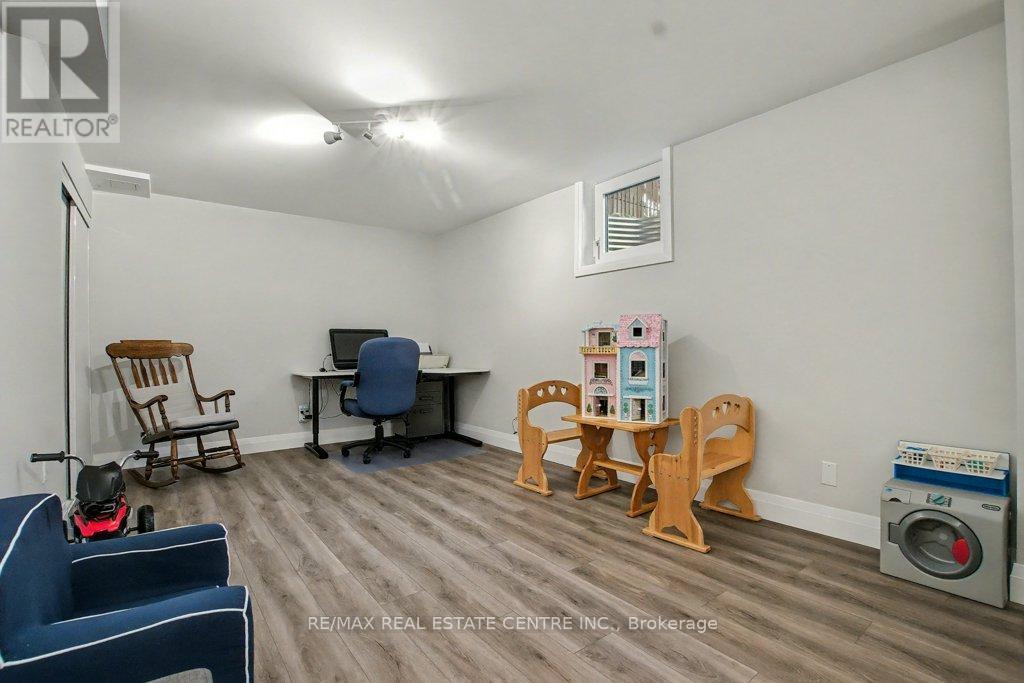 166 Westvale Drive, Waterloo, Ontario  N2T 1C2 - Photo 27 - X12479634