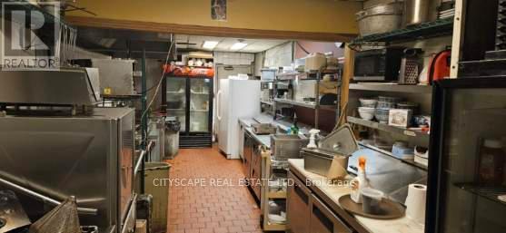 546 Ouellette Avenue W, Windsor, Ontario  N9A 1B7 - Photo 11 - X12481670