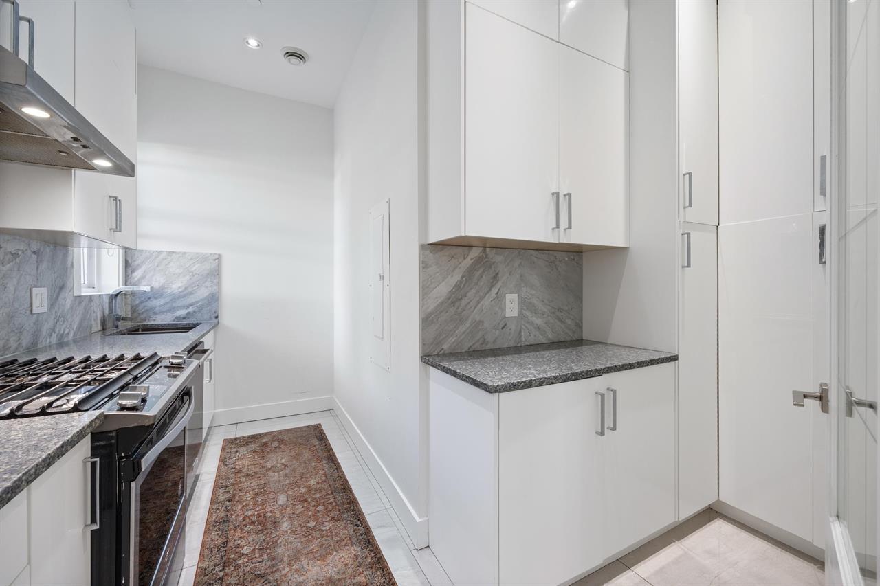 10088 121 Street, Surrey, British Columbia  V3V 4K5 - Photo 4 - R3046523