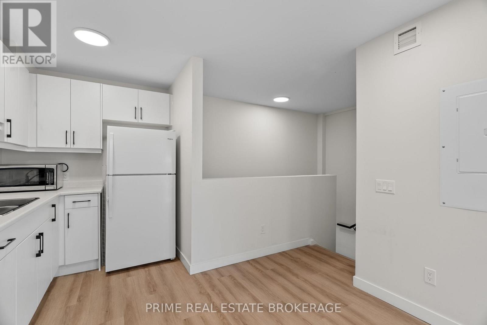 Photo 24 of 44 for 370 William Street