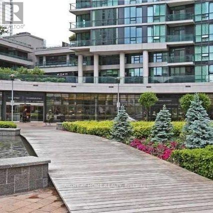 1808 - 18 Harbour Street, Toronto, Ontario  M5J 2Z6 - Photo 6 - C12481701