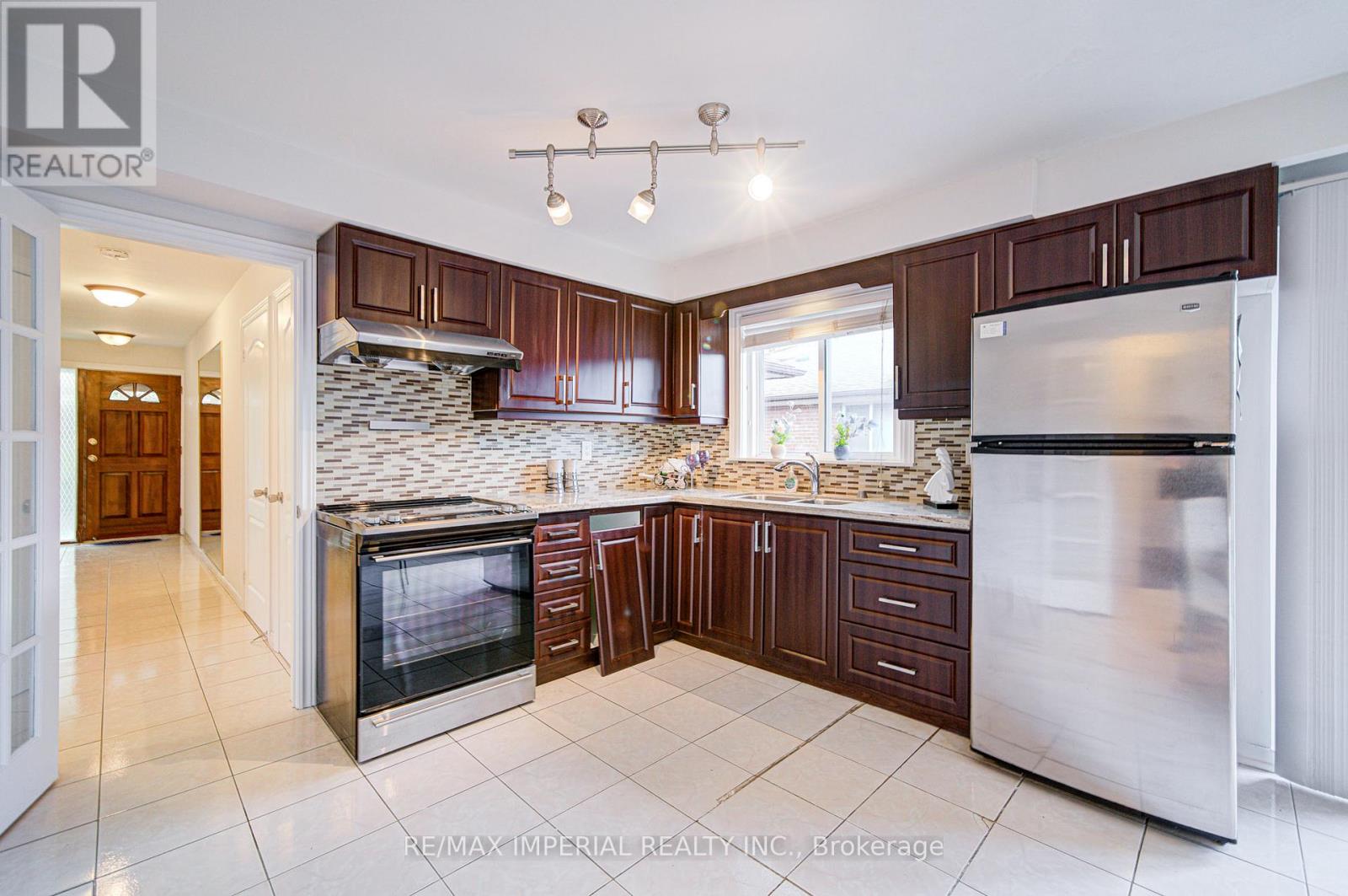 28 Bowhill Crescent, Toronto, Ontario  M2J 3S2 - Photo 18 - C12475868