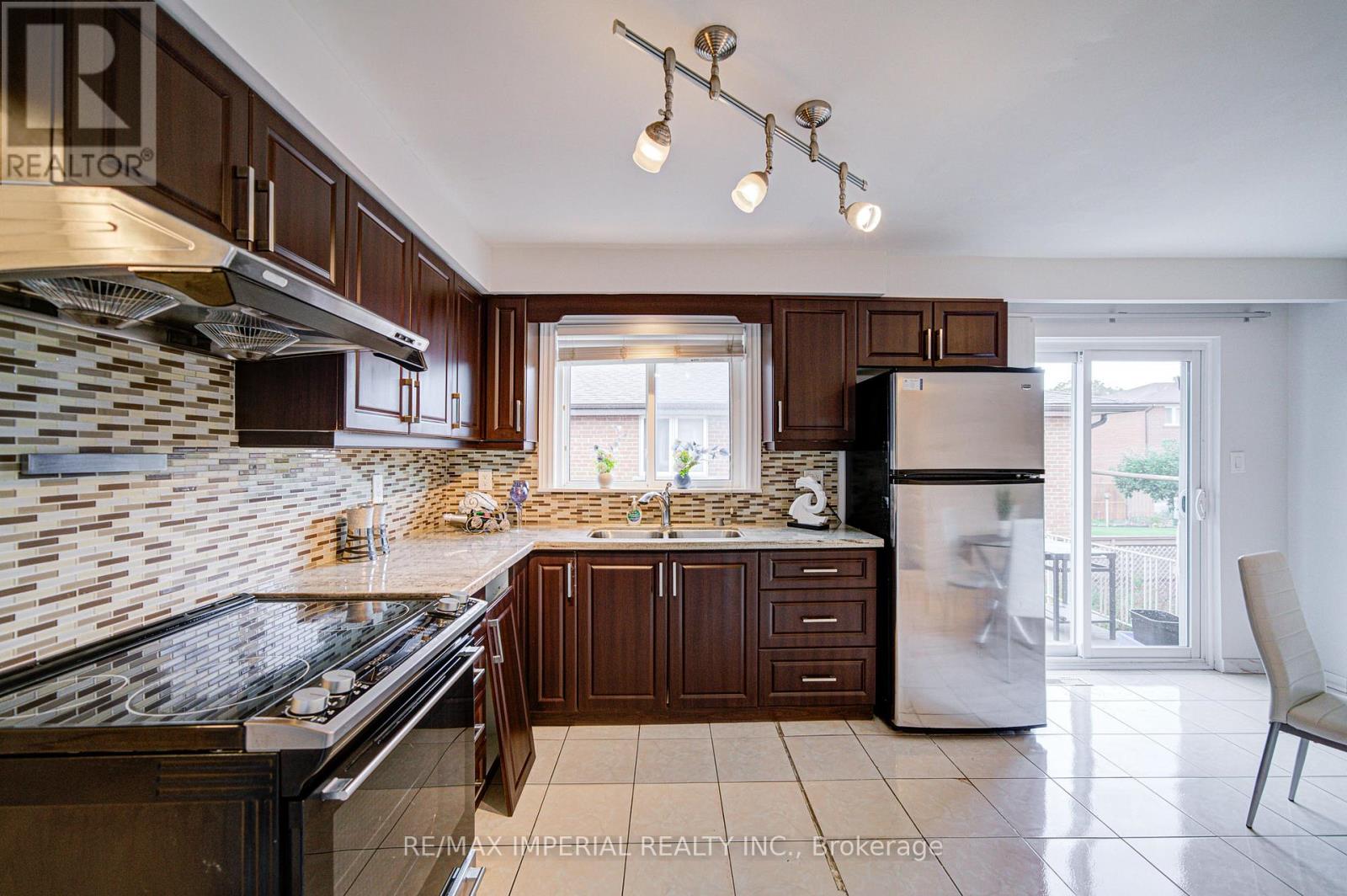 28 Bowhill Crescent, Toronto, Ontario  M2J 3S2 - Photo 16 - C12475868