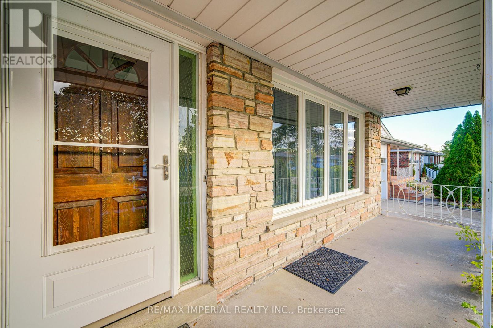 28 Bowhill Crescent, Toronto, Ontario  M2J 3S2 - Photo 4 - C12475868