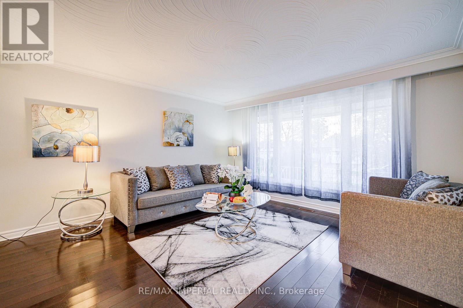28 Bowhill Crescent, Toronto, Ontario  M2J 3S2 - Photo 7 - C12475868