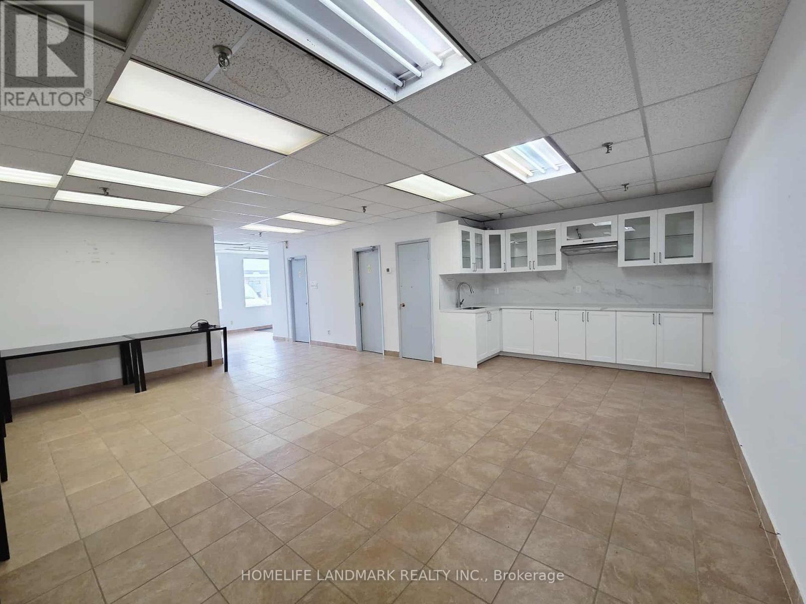 121 & 122 - 2465 Cawthra Road, Mississauga, Ontario  L5A 3P2 - Photo 7 - W12437091