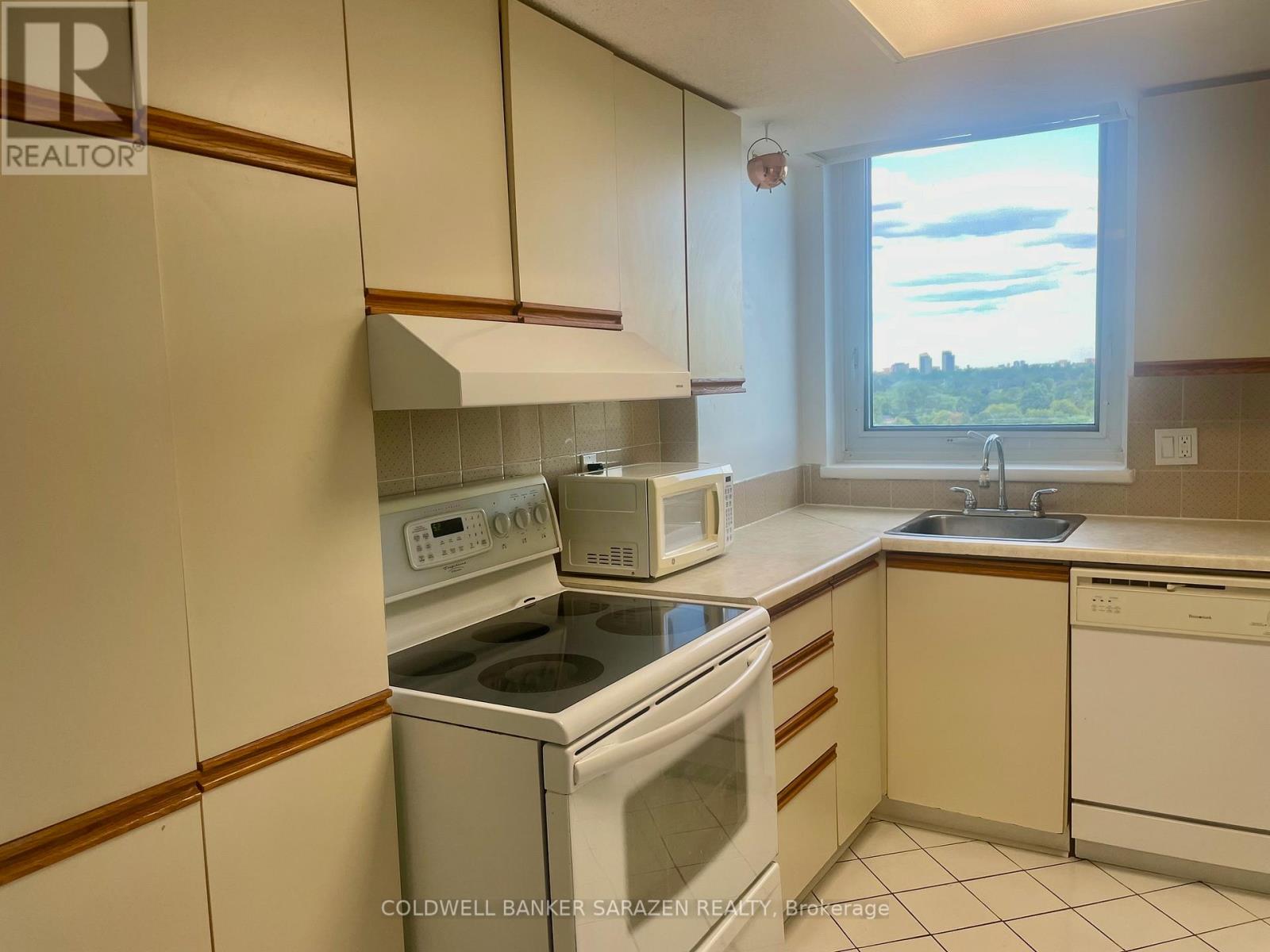 1215 - 80 Sandcastle Drive, Ottawa, Ontario  K2H 9E7 - Photo 6 - X12481728