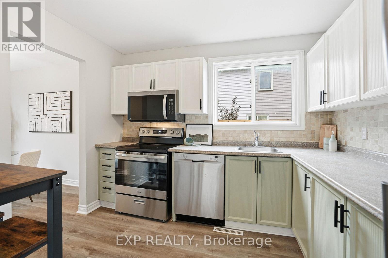 51 Raftus Square, Ottawa, Ontario  K2J 2K9 - Photo 3 - X12481748