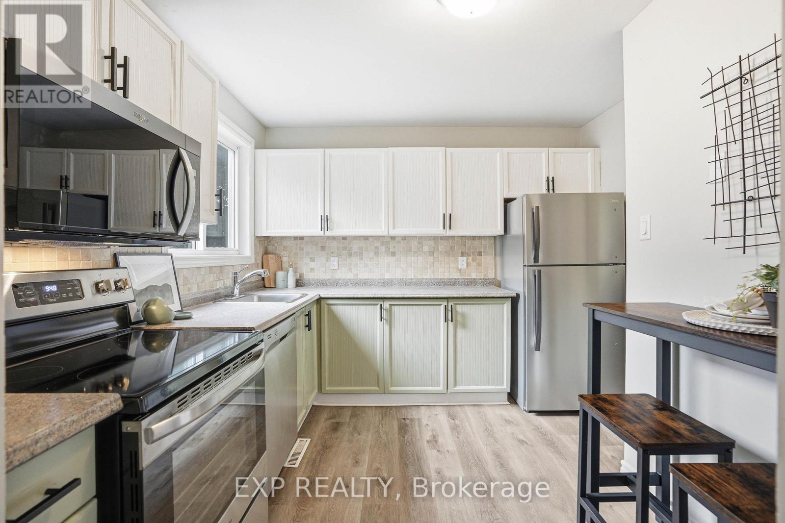 51 Raftus Square, Ottawa, Ontario  K2J 2K9 - Photo 4 - X12481748