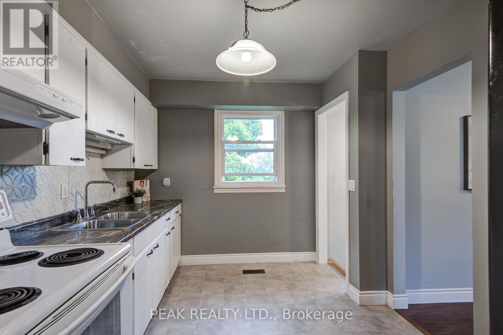 10 Victoria Street, East Zorra-Tavistock, Ontario  N0B 2R0 - Photo 17 - X12481471