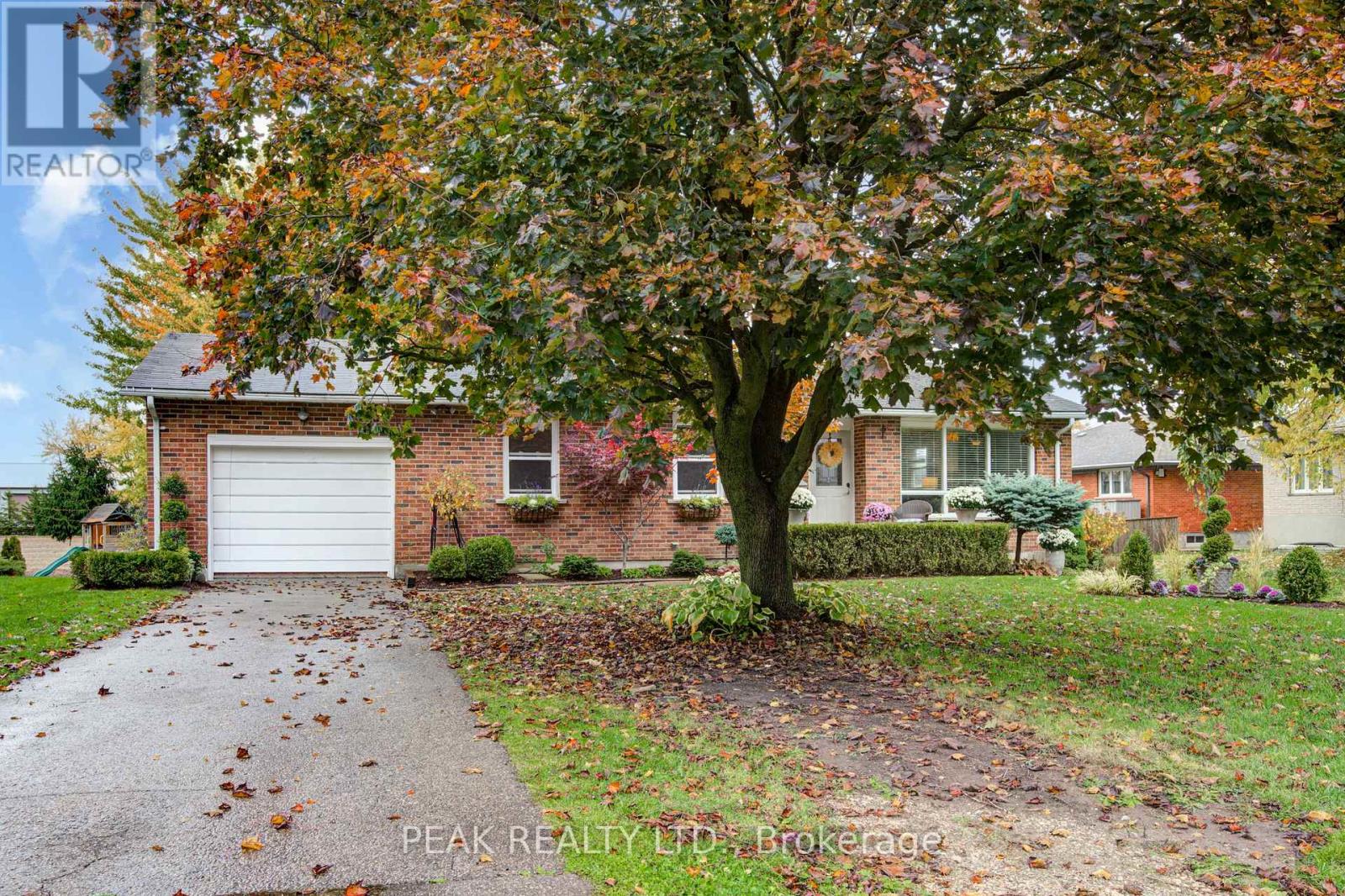 10 Victoria Street, East Zorra-Tavistock, Ontario  N0B 2R0 - Photo 3 - X12481471