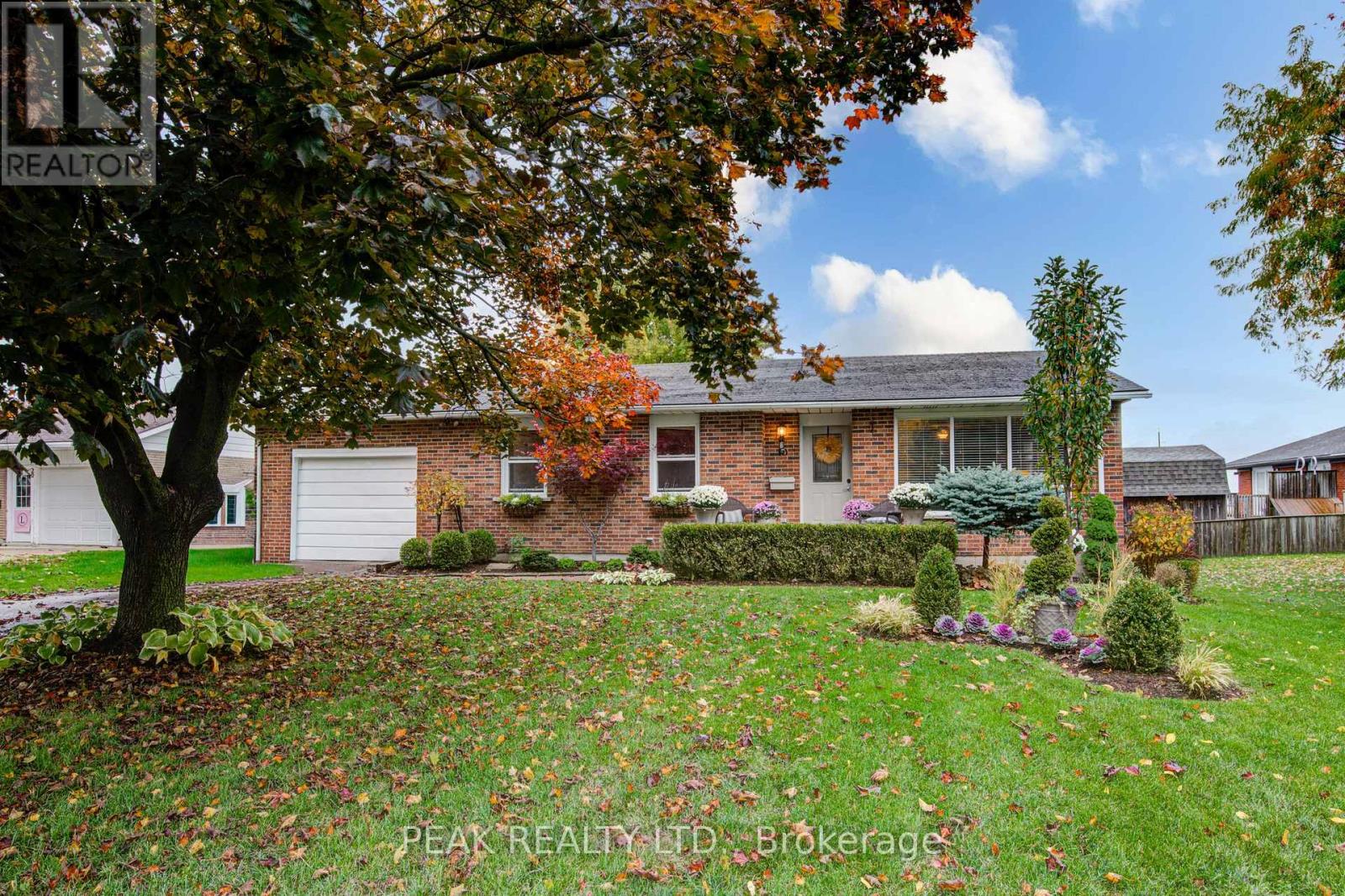 10 Victoria Street, East Zorra-Tavistock, Ontario  N0B 2R0 - Photo 4 - X12481471