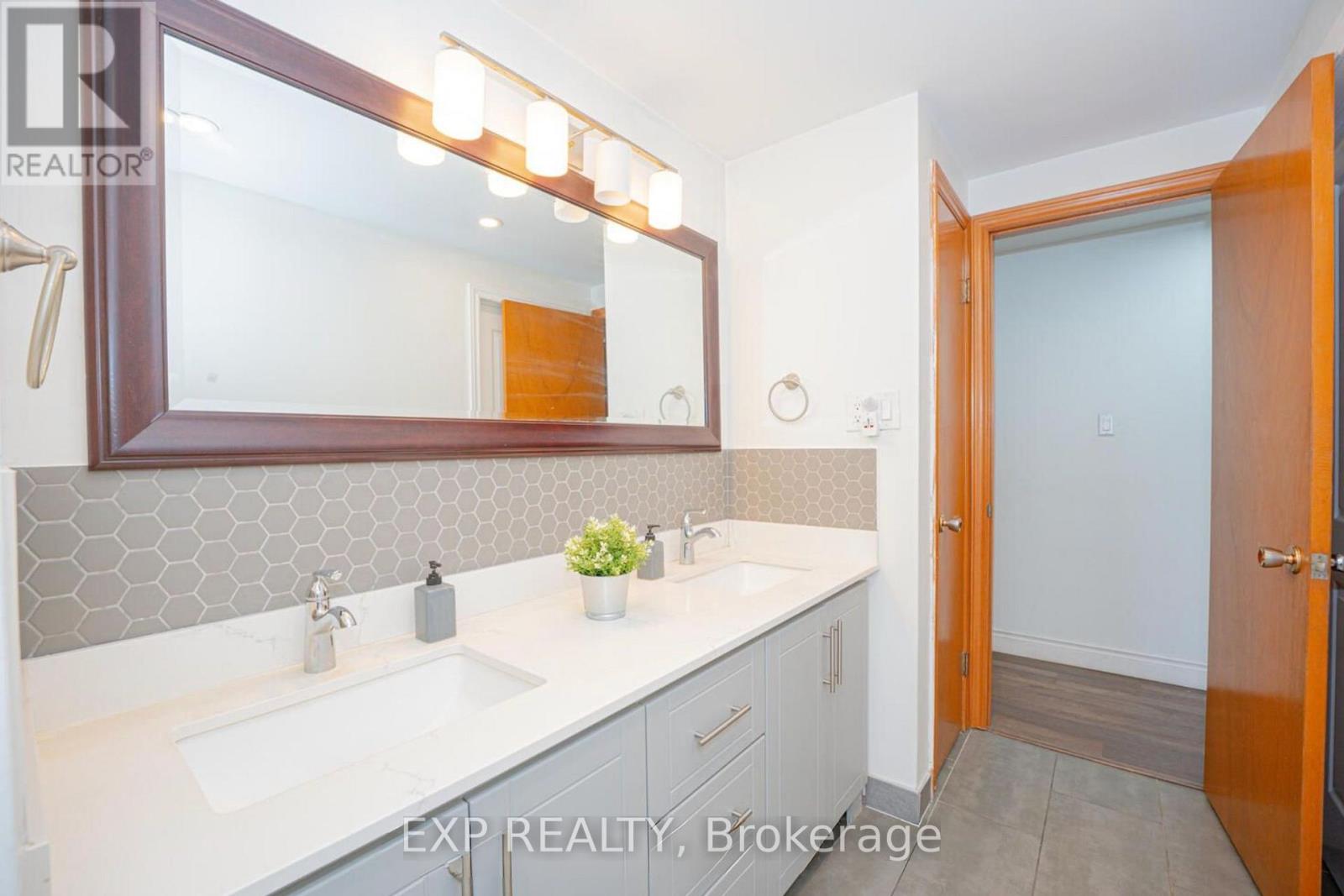 84 Wimbleton Crescent, Kitchener, Ontario  N2B 3K5 - Photo 17 - X12481711
