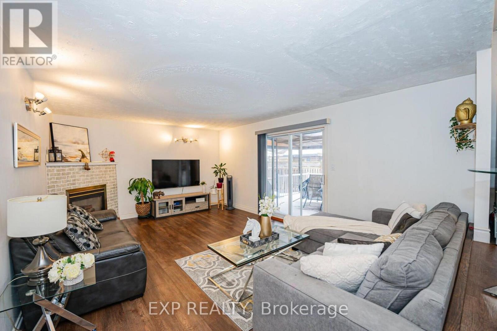 84 Wimbleton Crescent, Kitchener, Ontario  N2B 3K5 - Photo 6 - X12481711