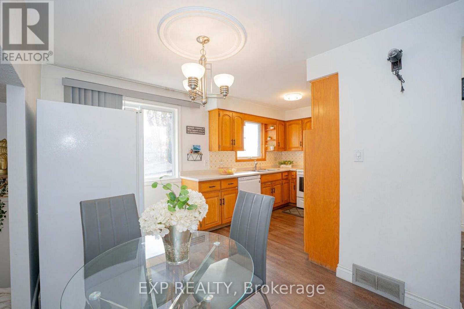 84 Wimbleton Crescent, Kitchener, Ontario  N2B 3K5 - Photo 7 - X12481711