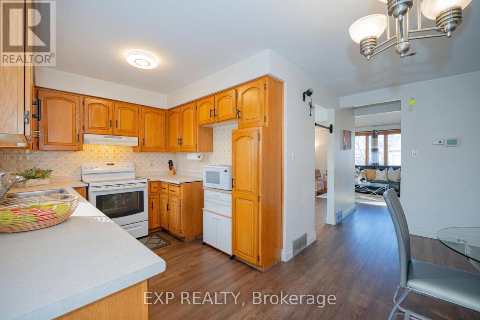 84 Wimbleton Crescent, Kitchener, Ontario  N2B 3K5 - Photo 8 - X12481711