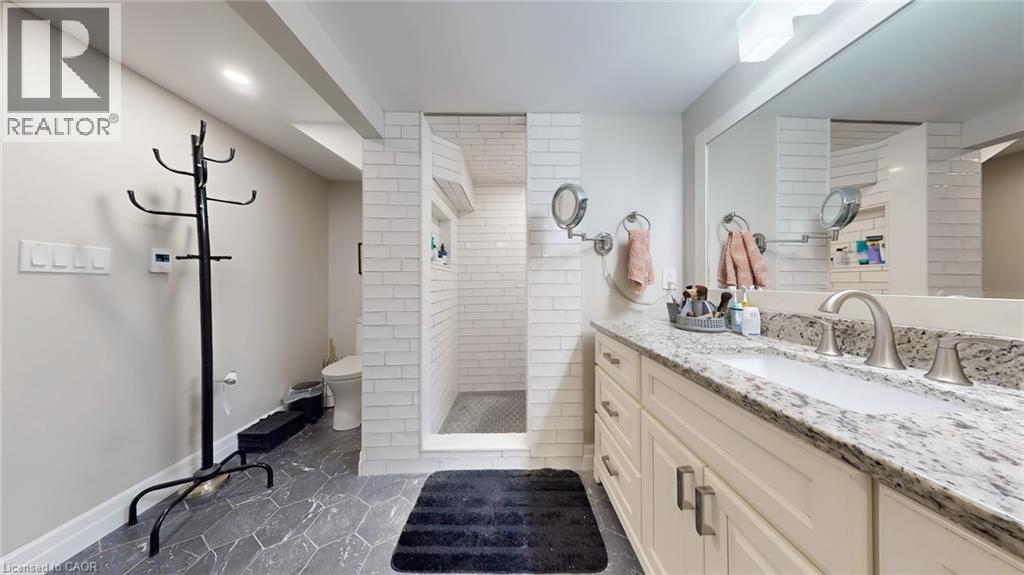 16 Mollison Court, Guelph, Ontario  N1C 1A7 - Photo 40 - 40782032