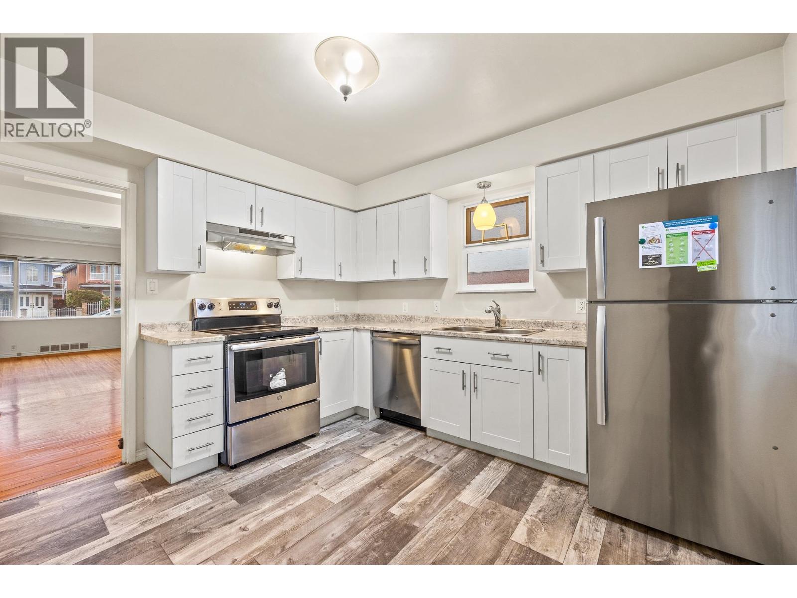 4644 Union Street, Burnaby, British Columbia  V5C 2Y3 - Photo 2 - R3061815
