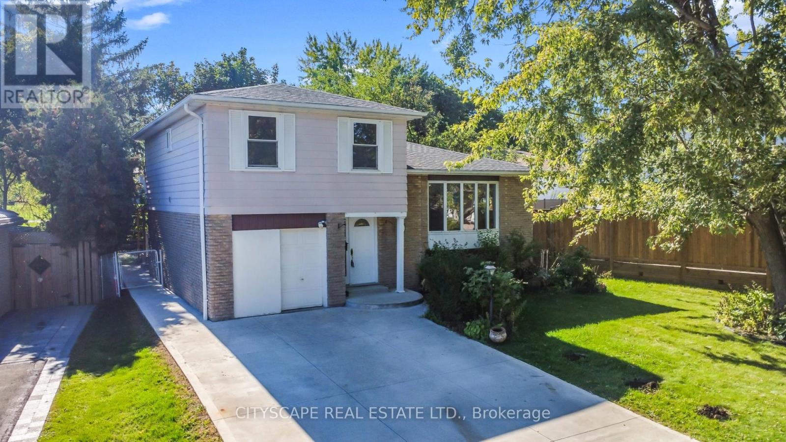 3 Geneva Crescent, Brampton, Ontario  L6S 1K9 - Photo 1 - W12481573