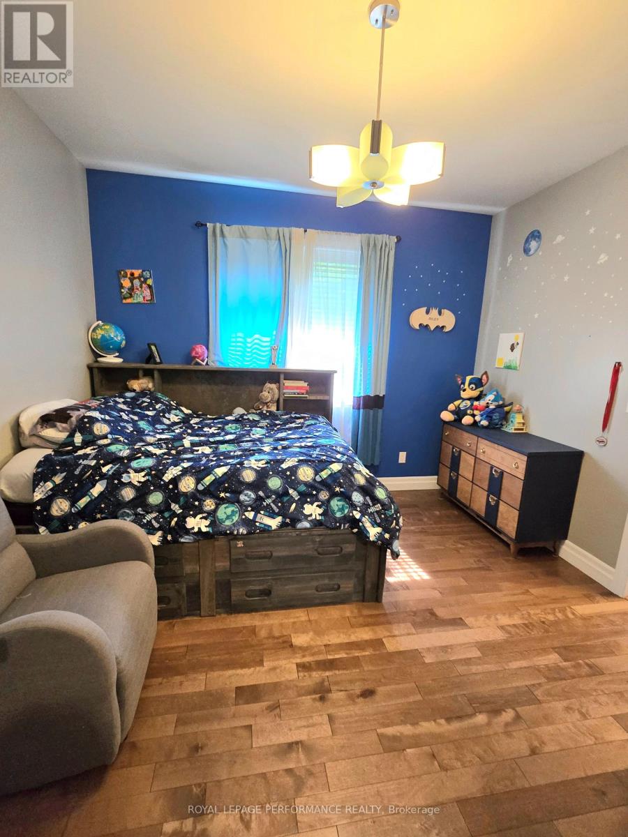 78 Eileen Street, Laurentian Valley, Ontario  K8A 6W2 - Photo 23 - X12481746