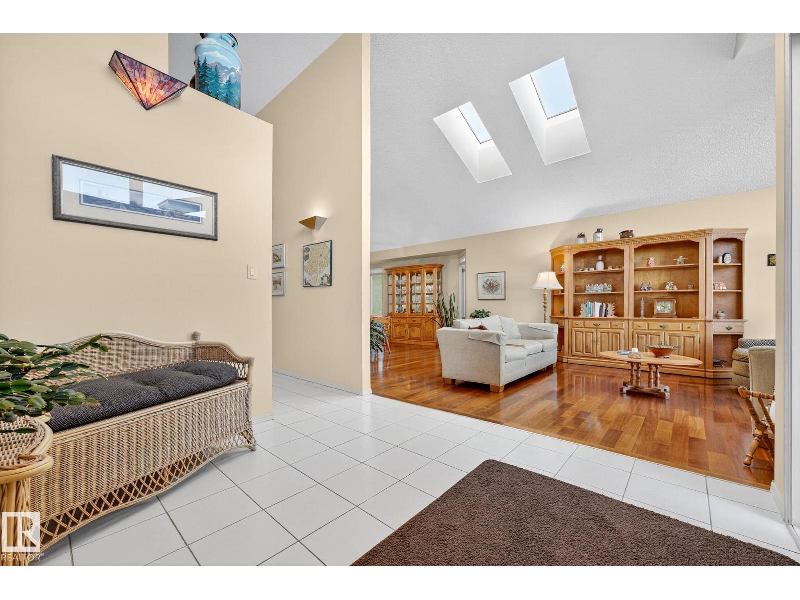 819 Whiston Bay Ba Nw, Edmonton, Alberta  T6M 2H6 - Photo 3 - E4463480