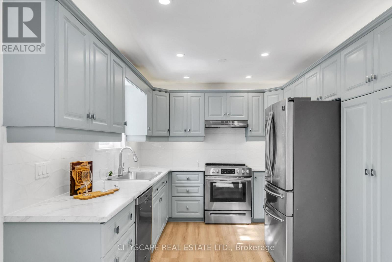 3 Geneva Crescent, Brampton, Ontario  L6S 1K9 - Photo 5 - W12481573