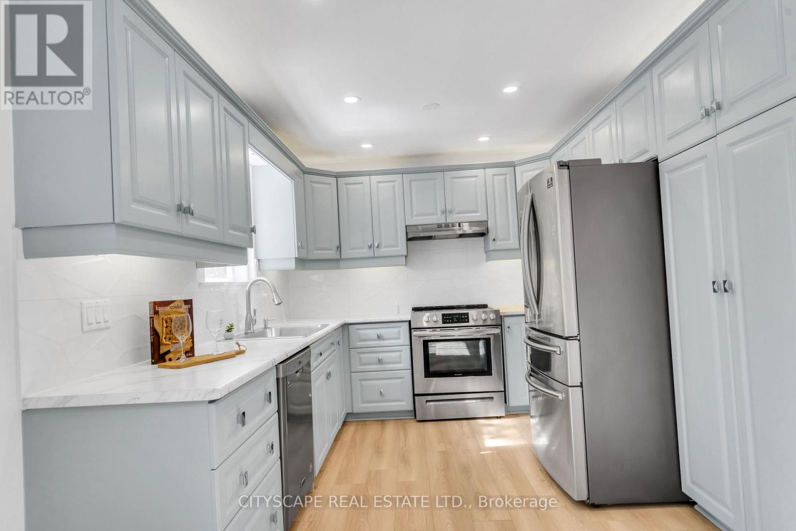 3 Geneva Crescent, Brampton, Ontario  L6S 1K9 - Photo 6 - W12481573