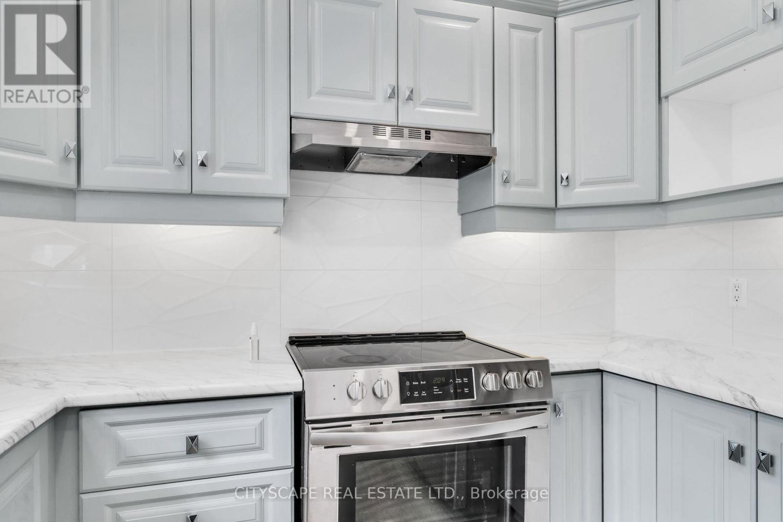 3 Geneva Crescent, Brampton, Ontario  L6S 1K9 - Photo 8 - W12481573
