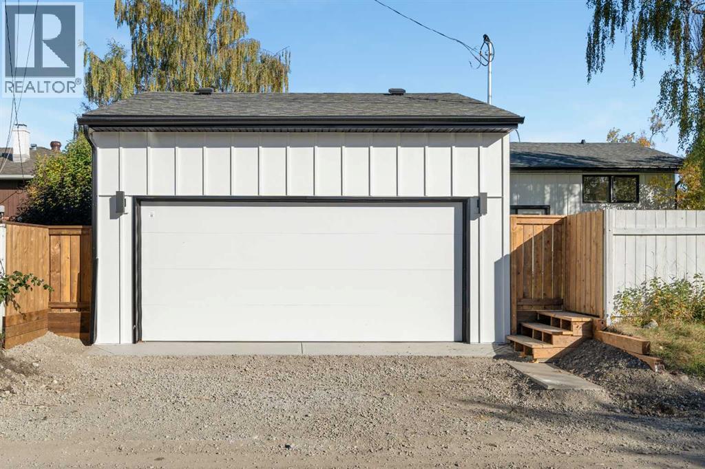 124 Gainsborough Drive Sw, Calgary, Alberta  T3E 4W9 - Photo 11 - A2266101