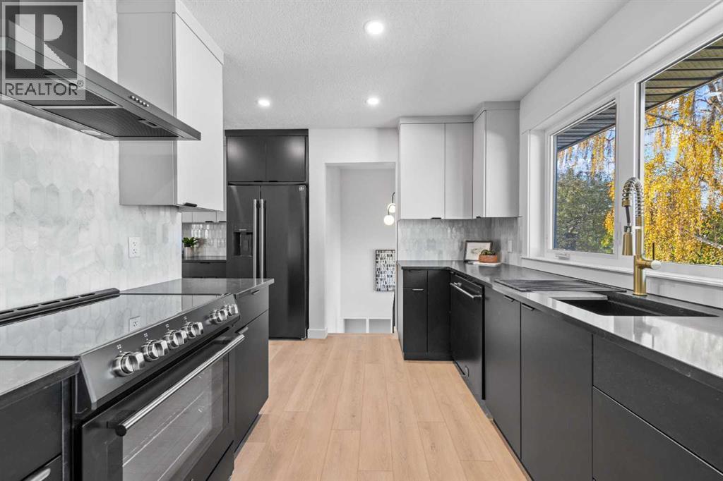 124 Gainsborough Drive Sw, Calgary, Alberta  T3E 4W9 - Photo 21 - A2266101