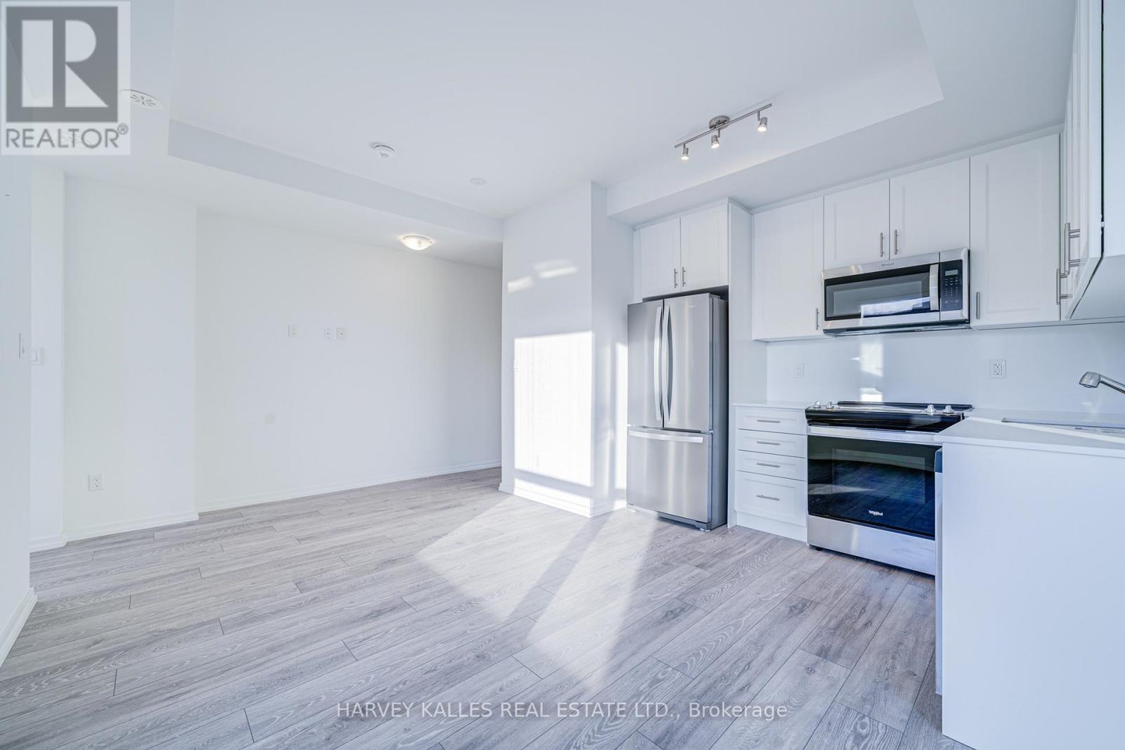 2 - 11 Lytham Green Circle, Newmarket, Ontario  L3Y 0H5 - Photo 10 - N12481727