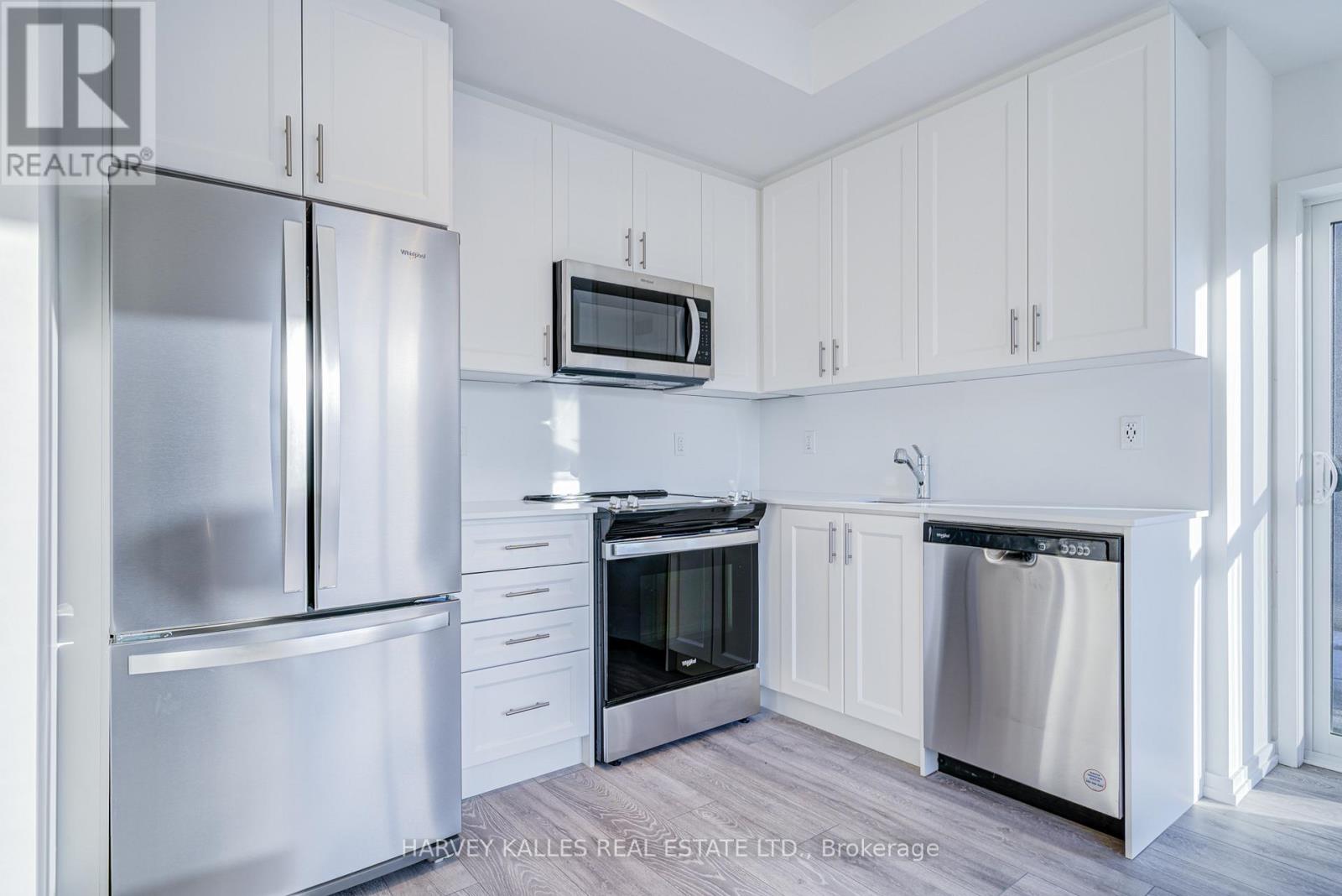 2 - 11 Lytham Green Circle, Newmarket, Ontario  L3Y 0H5 - Photo 12 - N12481727