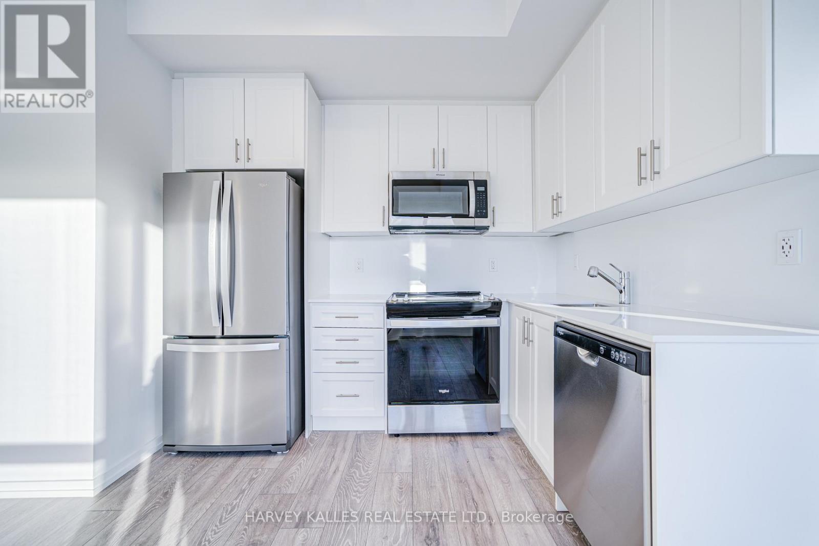 2 - 11 Lytham Green Circle, Newmarket, Ontario  L3Y 0H5 - Photo 13 - N12481727
