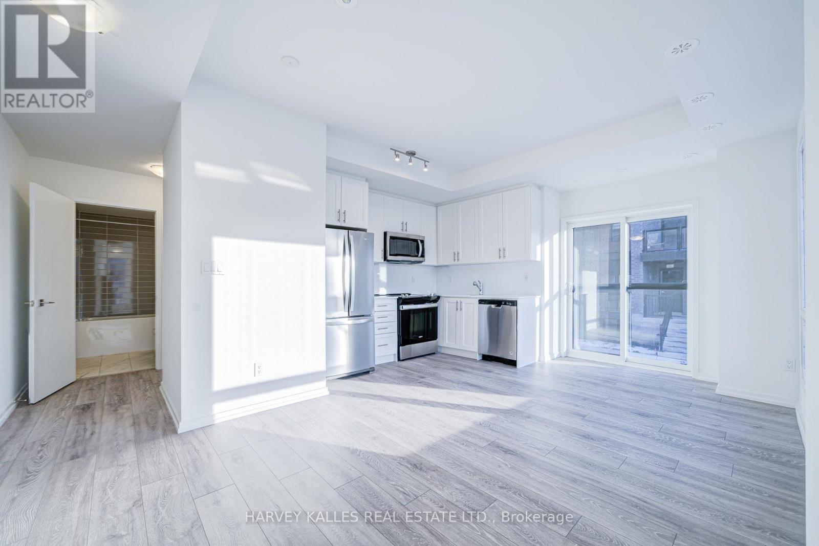 2 - 11 Lytham Green Circle, Newmarket, Ontario  L3Y 0H5 - Photo 8 - N12481727