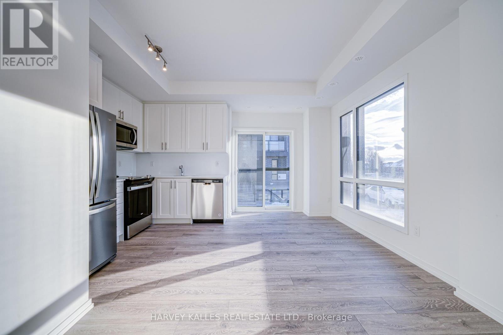 2 - 11 Lytham Green Circle, Newmarket, Ontario  L3Y 0H5 - Photo 9 - N12481727