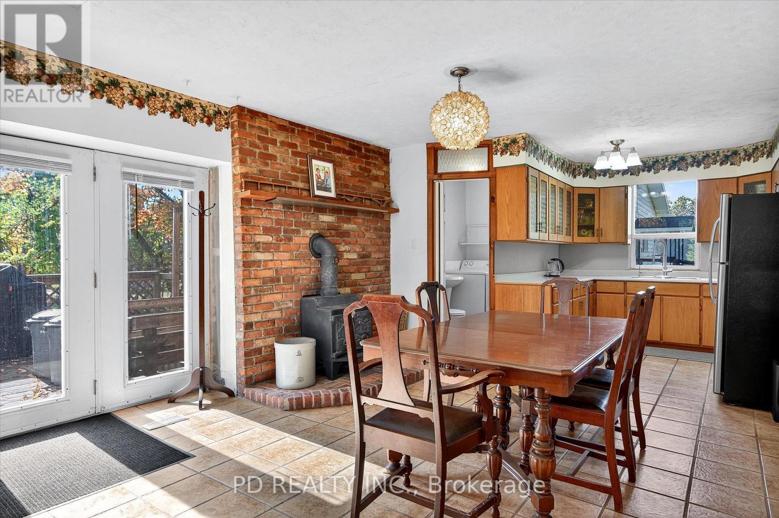 64 King Street W, Kawartha Lakes (Omemee), Ontario  K0L 2W0 - Photo 11 - X12481759