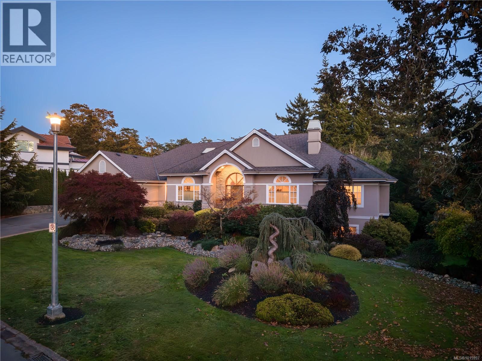 3721 Arbutus Ridge, Saanich, British Columbia