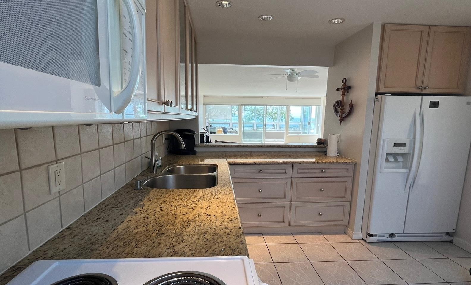 14831 Marine Drive, White Rock, British Columbia  V4B 1C1 - Photo 7 - R3029239