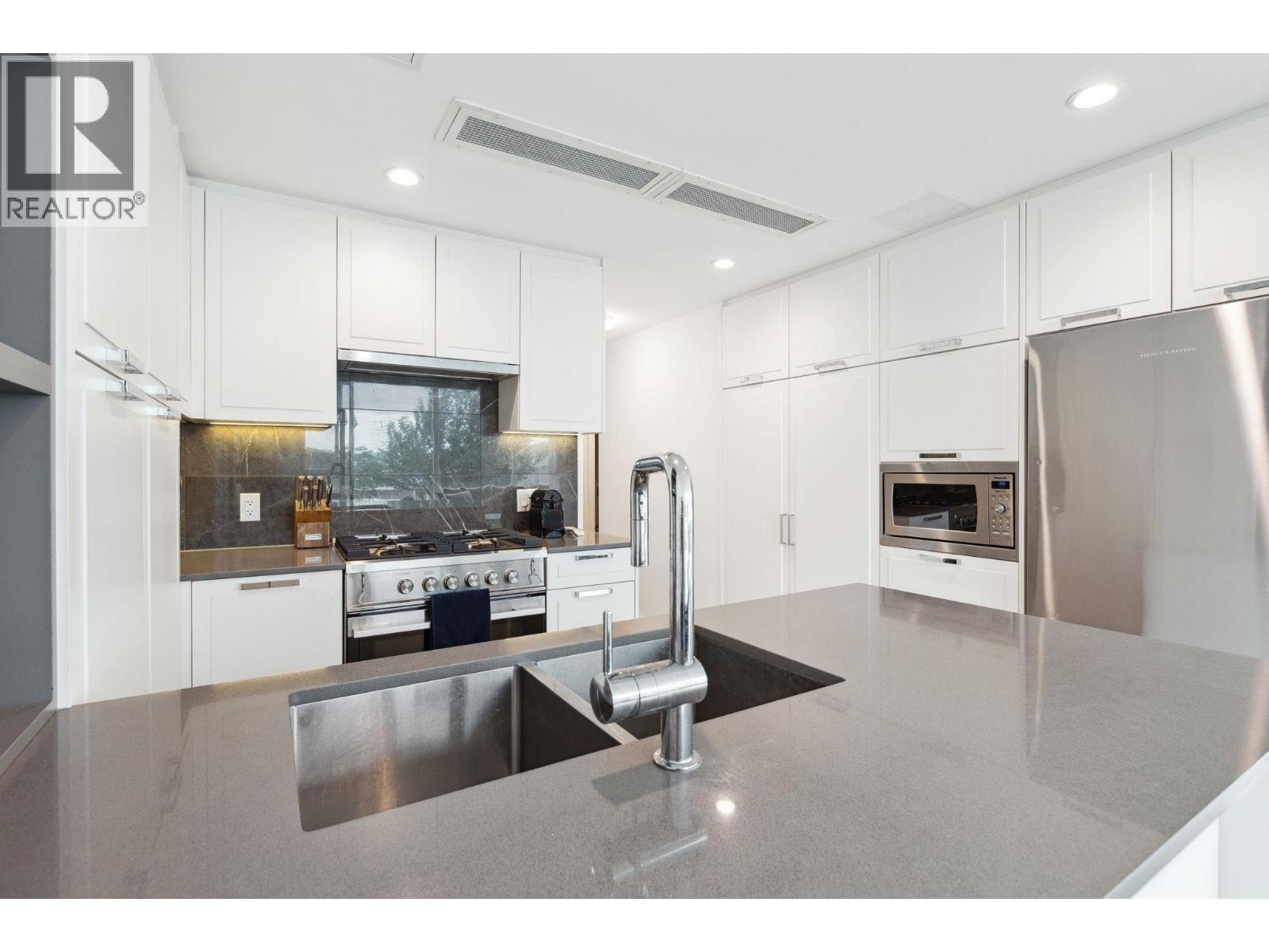 403 1471 Hunter Street, North Vancouver, British Columbia  V7J 1H3 - Photo 4 - R3061860
