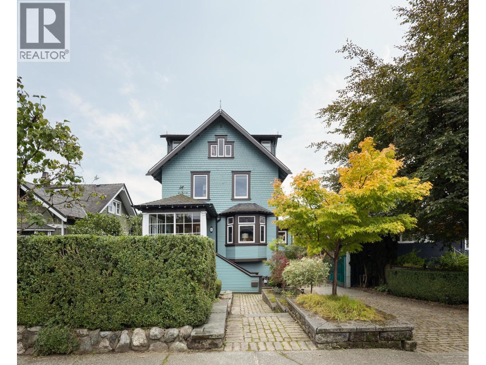 529 E 11TH STREET, North Vancouver, British Columbia