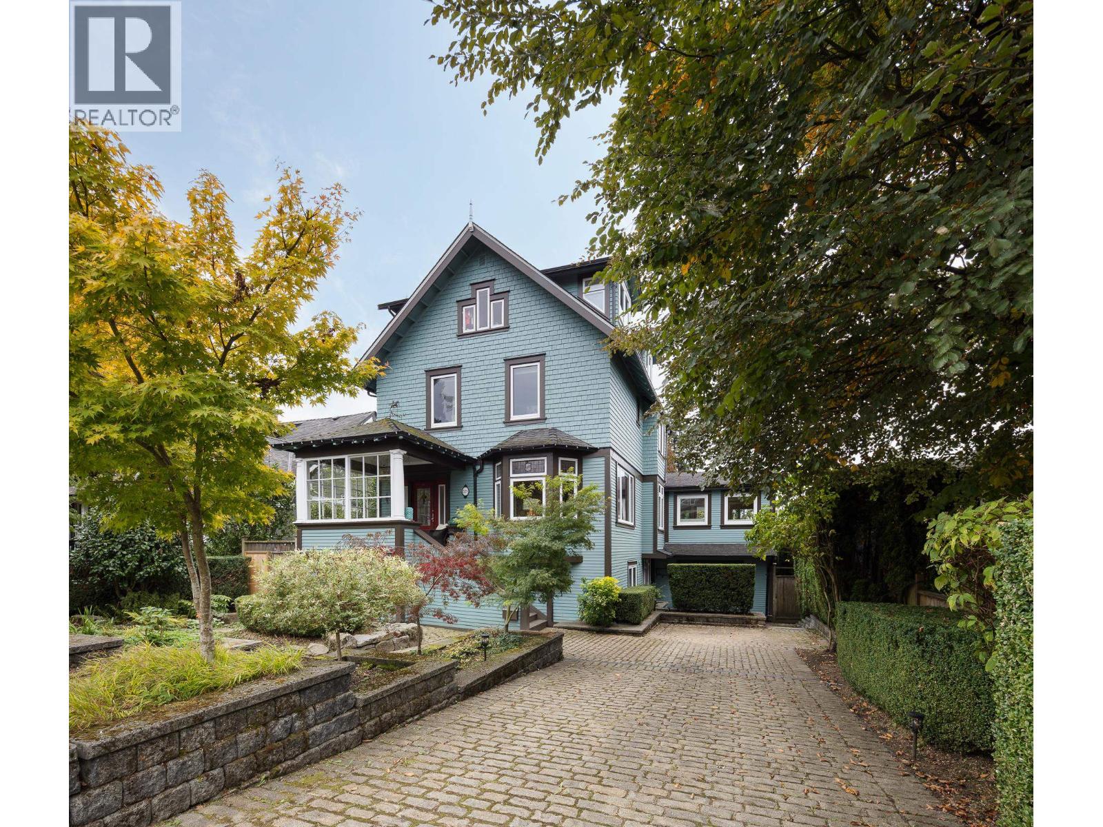 529 E 11th Street, North Vancouver, British Columbia  V7L 2H4 - Photo 2 - R3061875