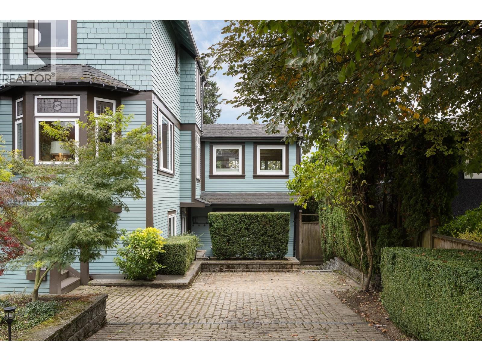 529 E 11th Street, North Vancouver, British Columbia  V7L 2H4 - Photo 3 - R3061875
