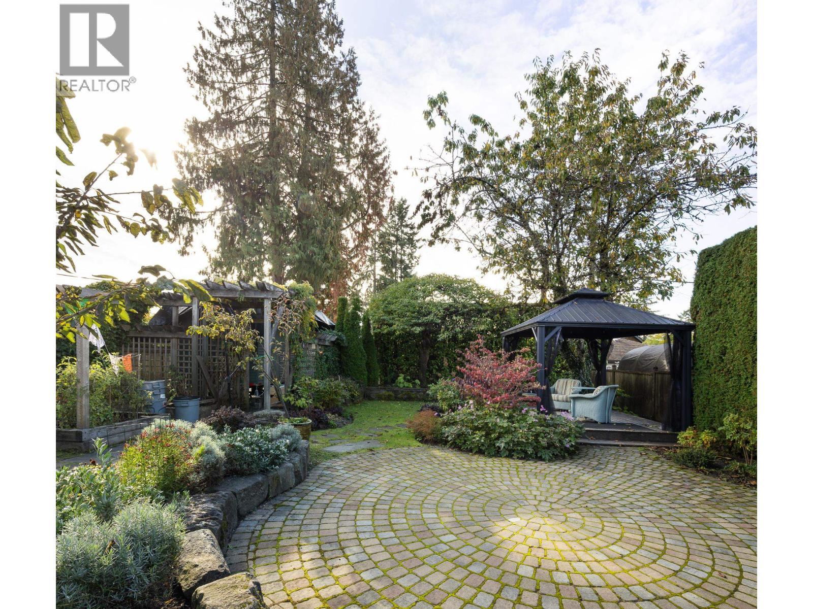529 E 11th Street, North Vancouver, British Columbia  V7L 2H4 - Photo 38 - R3061875