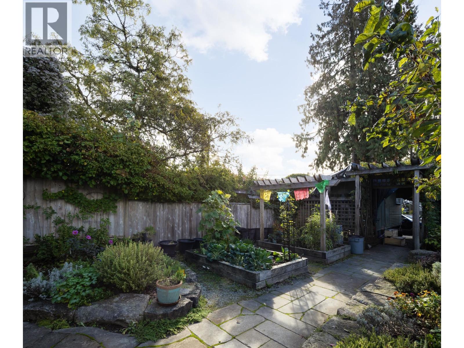 529 E 11th Street, North Vancouver, British Columbia  V7L 2H4 - Photo 39 - R3061875