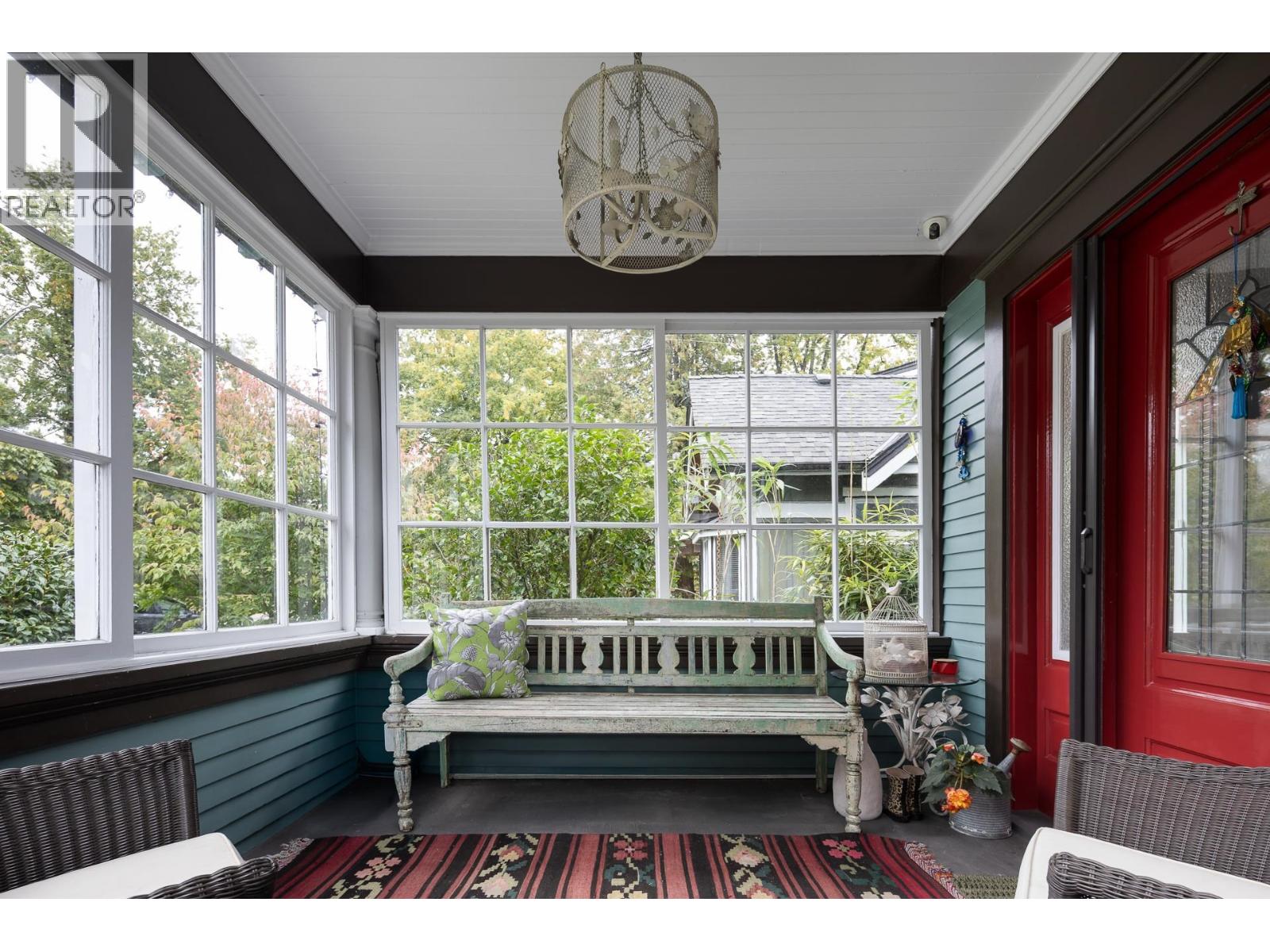 529 E 11th Street, North Vancouver, British Columbia  V7L 2H4 - Photo 4 - R3061875