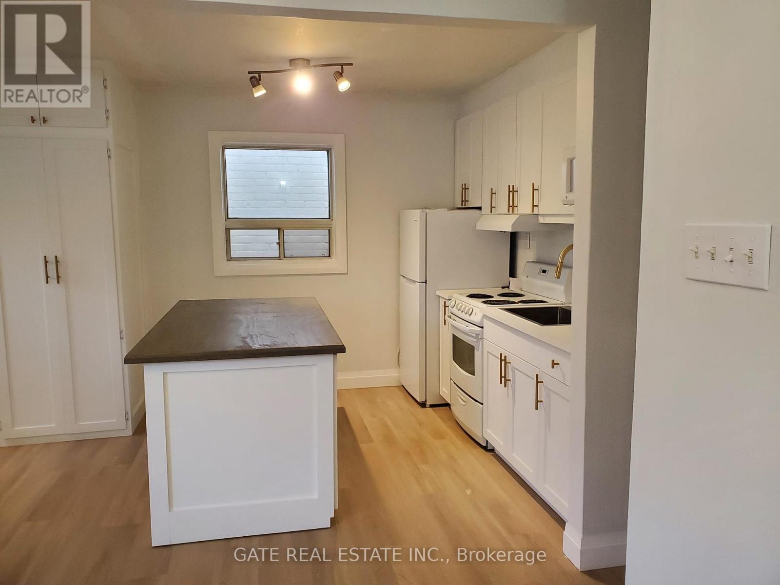 27 Lambton Avenue, Toronto, Ontario  M6N 2S2 - Photo 16 - W12463100